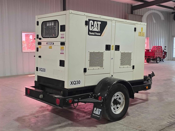 2015-caterpillar-xq30-8-image-3