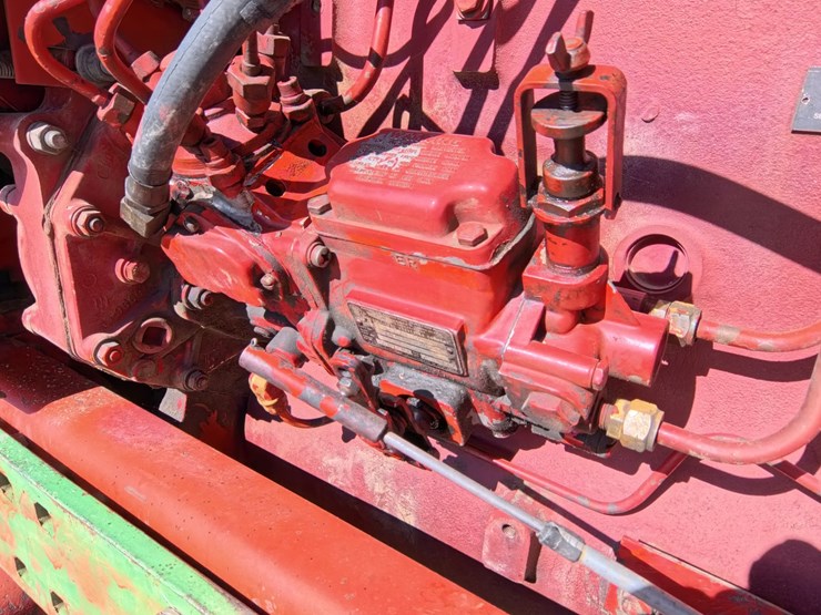 #1056-•-international-986-tractor-image-32