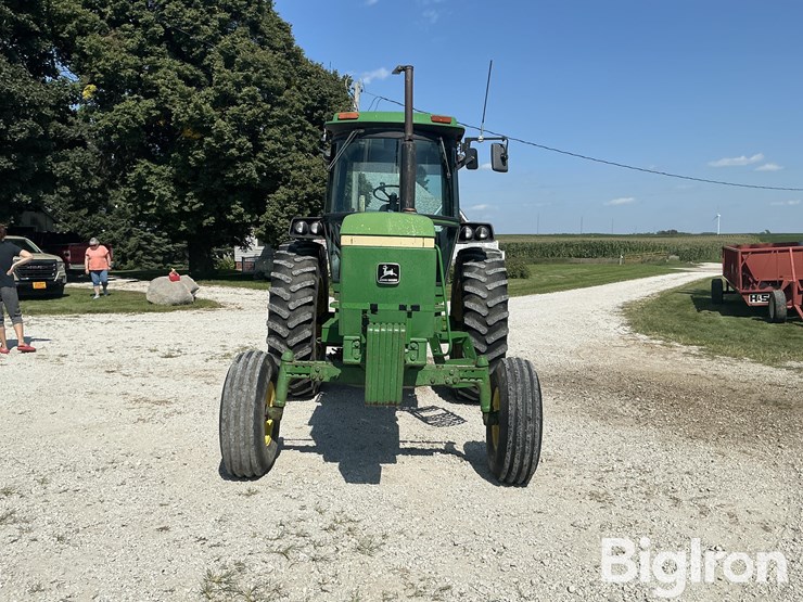 1981-john-deere-4240-2wd-tractor-image-2