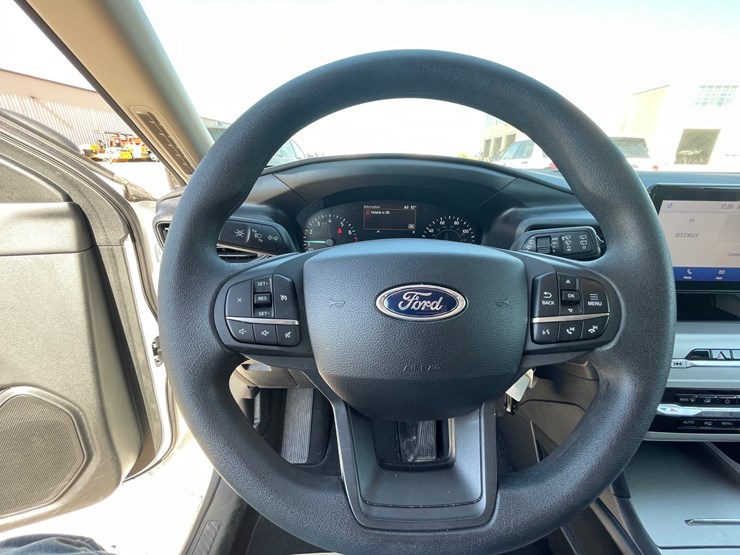 #1526-•-2021-ford-explorer-awd-suv-(has-wi-title)-image-9