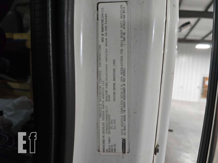 2016-freightliner-108sd-image-33