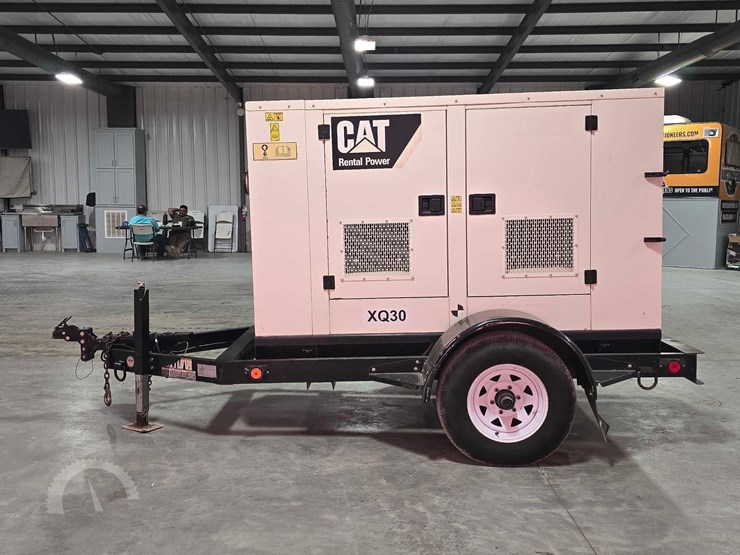 2015-caterpillar-xq30-8-image-5