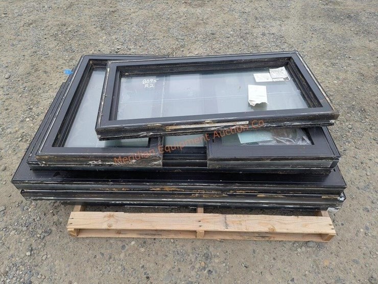 ~8--double-pane-house-windows---assorted-sizes-image-1