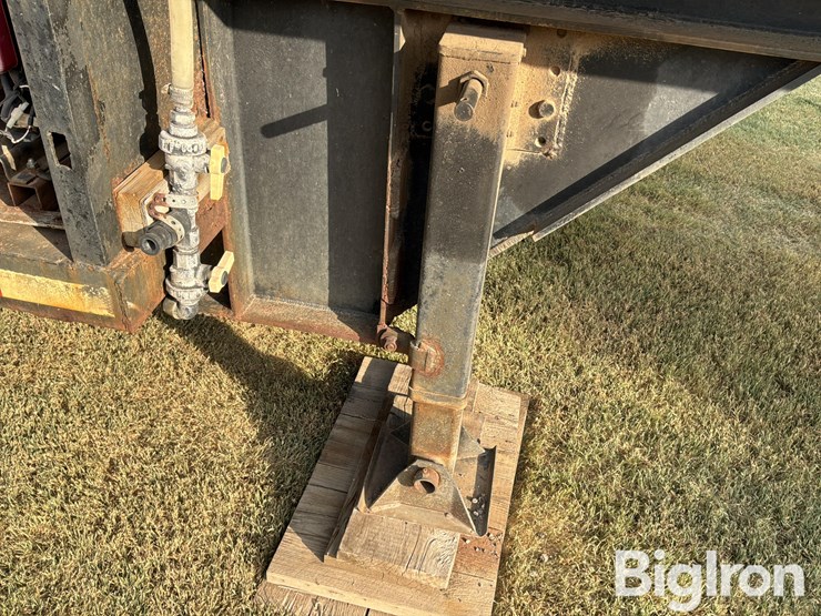 1982-donahue-t/a-drop-deck-sprayer-trailer-image-14