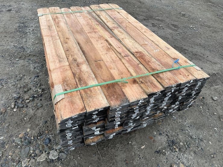 ~168--dog-ear-cedar-fencing-pieces-image-9