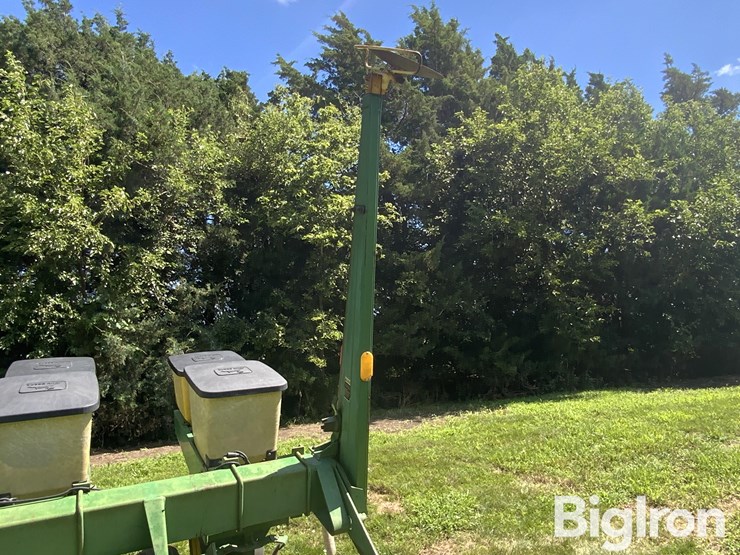 john-deere-7000-6r30"-planter-w/markers-image-19