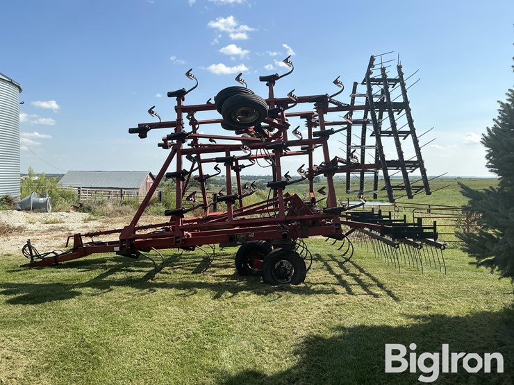 case-ih-4800-vibra-shank-field-cultivator-image-8