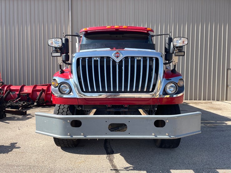#1502-•-2018-international-7600-quad-axle-dump-truck-(has-wi-title)-with-accessories-image-2