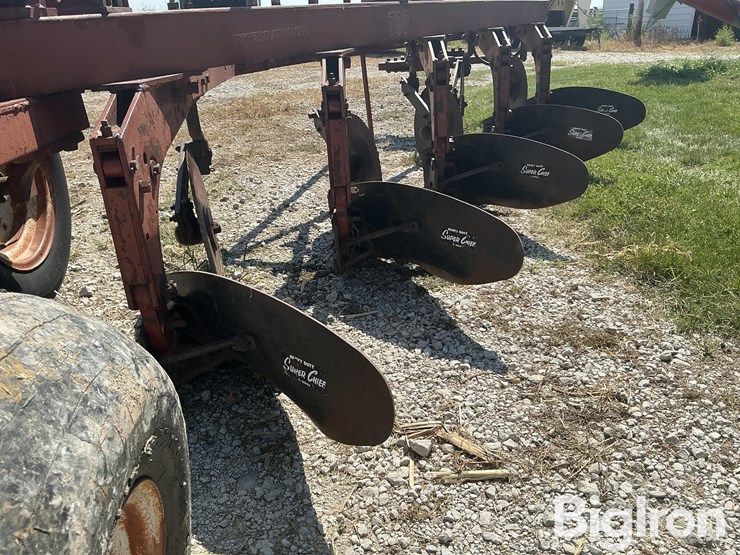 international-harvester-700-5-bottom-moldboard-plow-image-17