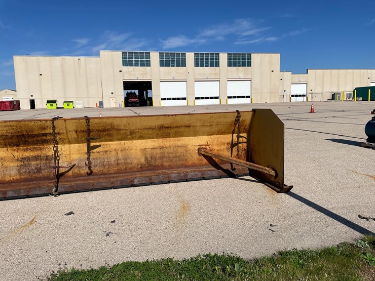 #1533-•-quality-welding-service-loader-bucket-snow-pusher-image-2