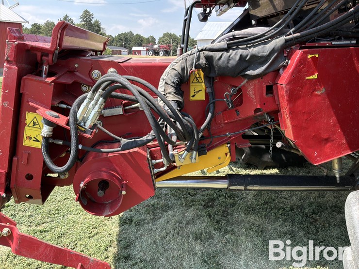 2013-case-ih-7130-axial-flow-2wd-combine-image-11