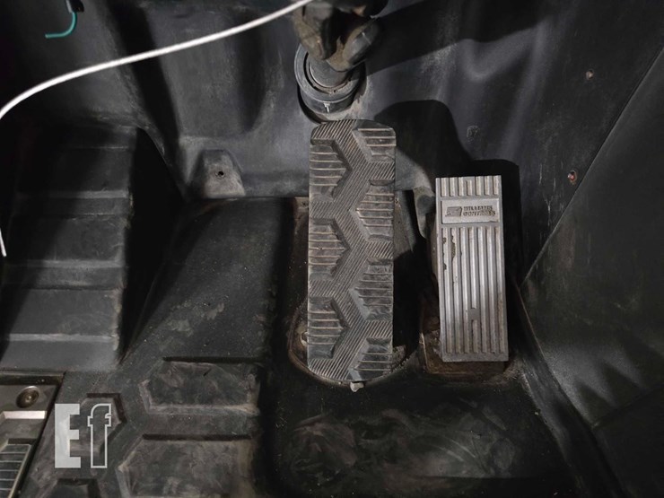2016-caterpillar-ct660-image-11
