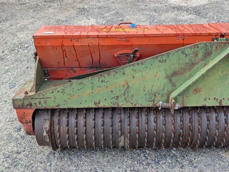 brillion-sure-stand-8'-3pt-seeder-image-17