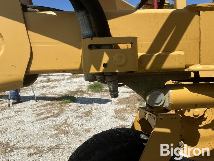 2009-vermeer-r2300-twin-basket-hay-rake-image-15