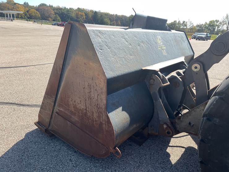 #1500-•-2017-volvo-l110h-wheel-loader-with-bucket-image-16