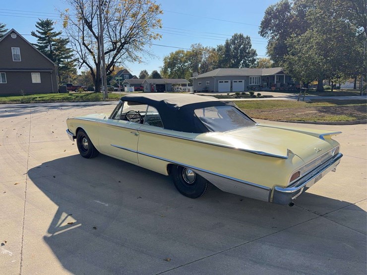 1960-ford-sunliner-image-5