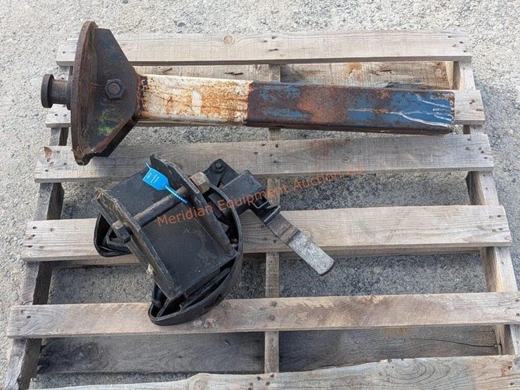 fifth-wheel-hitch-attachments-image-1