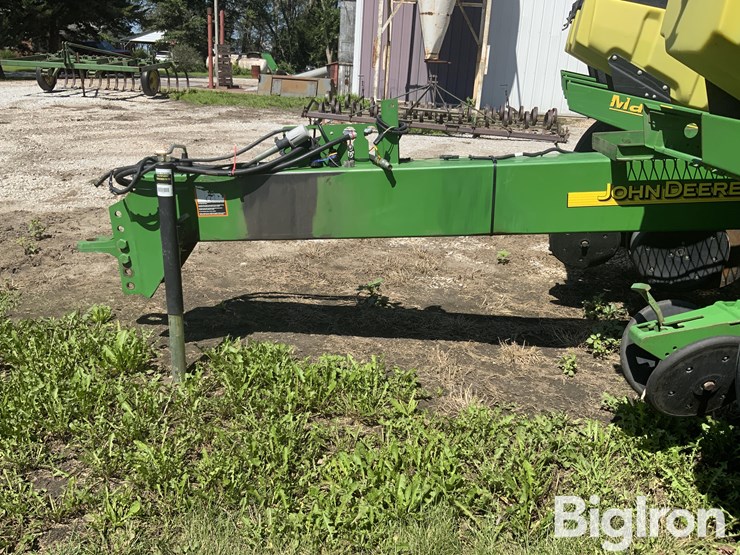 2004-john-deere-1760-maxemerge-plus-12r30"-vacuum-planter-image-9