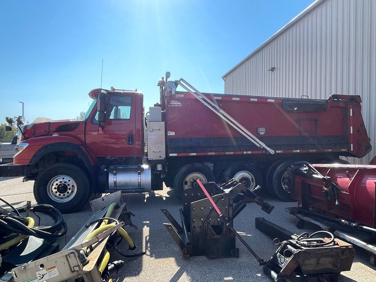 #1503-•-2018-international-7600-quad-axle-dump-truck-(has-wi-title)-with-accessories-image-6