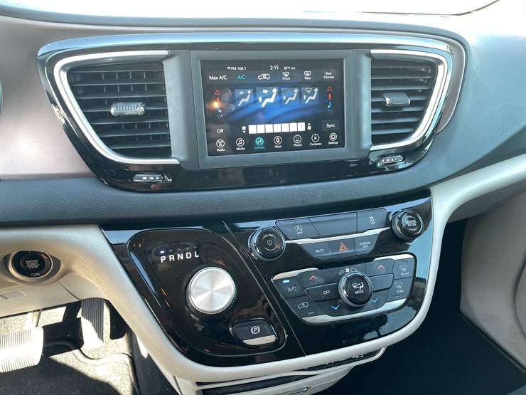 #1521-•-2021-chrysler-voyager-mini-van-(has-wi-title)-image-28