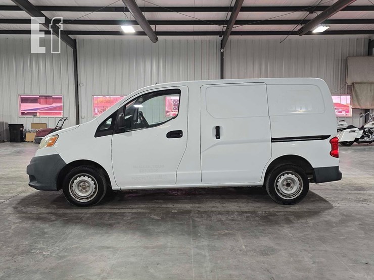 2014-nissan-nv200-image-5