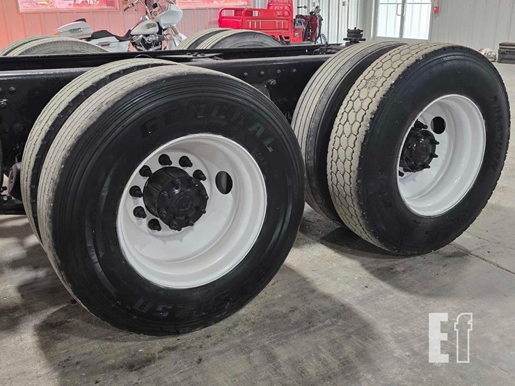 2000-freightliner-fl80-image-19