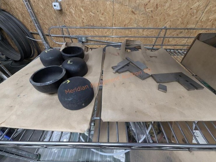 wire-rack-w/-assorted-shop-supplies-image-10