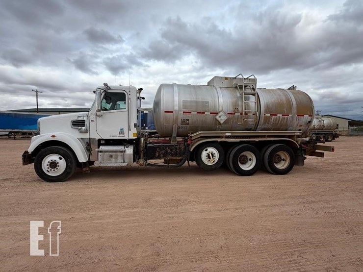 2013-freightliner-122sd-image-5