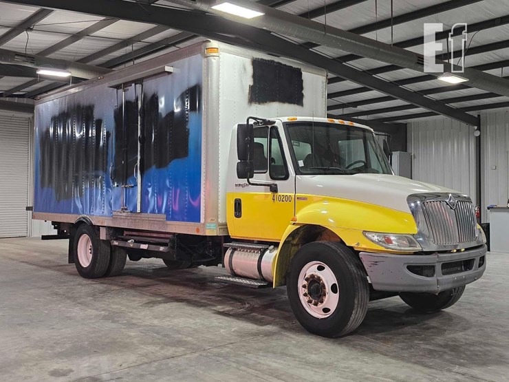 2010-international-durastar-4300-image-2