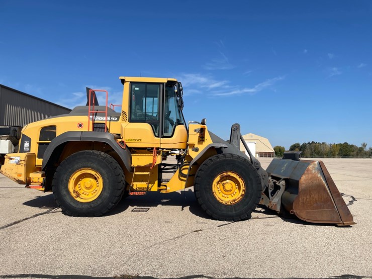 #1500-•-2017-volvo-l110h-wheel-loader-with-bucket-image-5