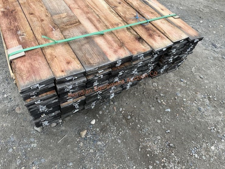 ~147--dog-ear-cedar-fencing-pieces-image-12