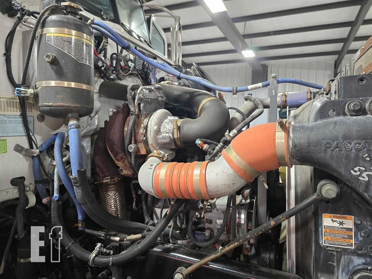 2013-peterbilt-348-image-26