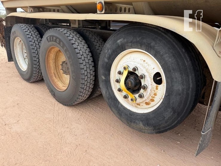 2014-freightliner-122sd-image-22