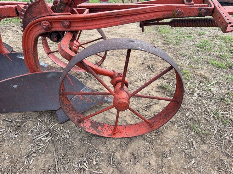 oliver-three-bottom-vineyard-plow-image-21