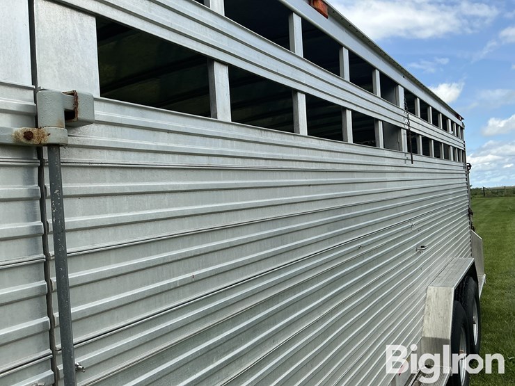 2001-barrett-t/a-gooseneck-aluminum-livestock-trailer-image-17