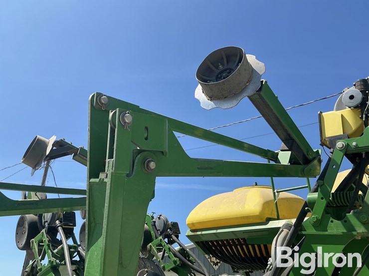 2003-john-deere-1790-ccs-12/23-planter-image-12