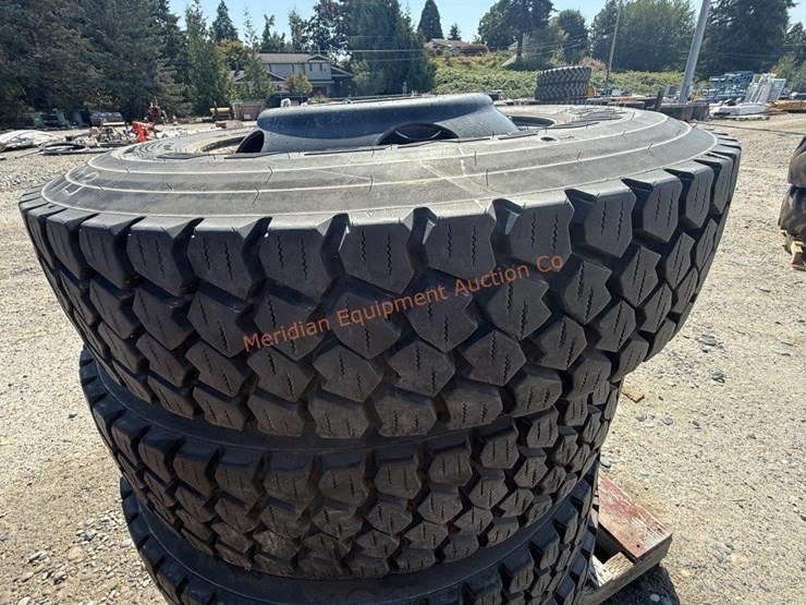 4--10r22.5-truck-tires-w/-rims-image-8