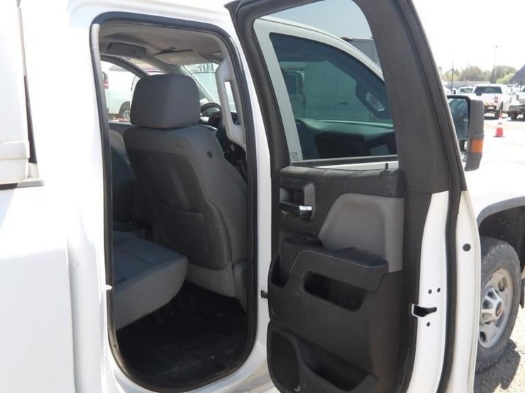 2015-gmc-2500-image-18