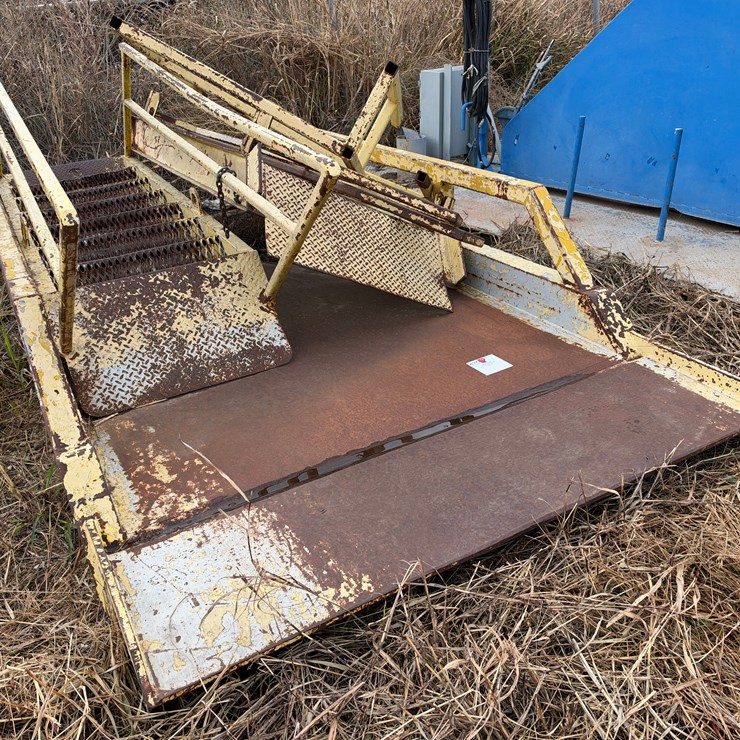 V-DOOR & STAIRS W/ HANDRAILS