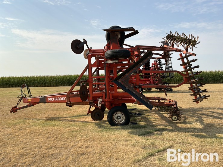richardson-ae-4-30-4-6x5-sweep-plow-w/sunflower-pickers-image-8