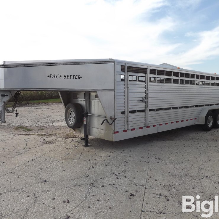 2004 K&O Mfg Pace Setter Tri/A Aluminum Livestock Trailer