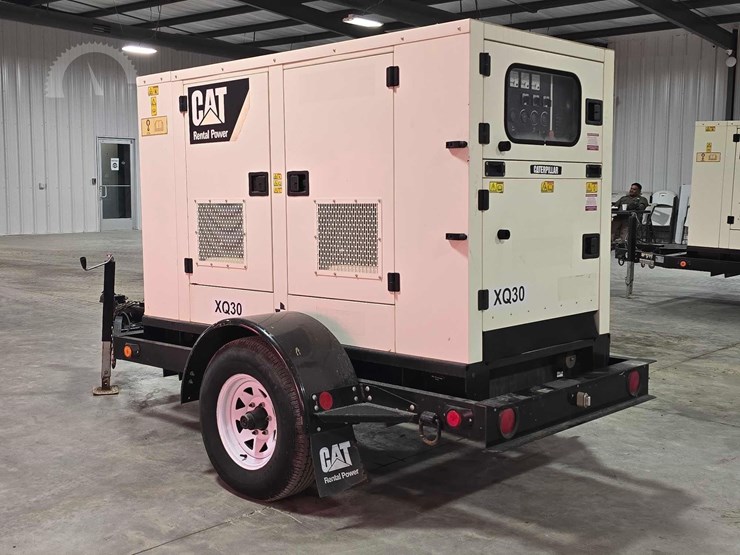 2015-caterpillar-xq30-8-image-4