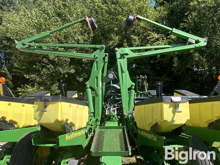 2004-john-deere-1760-maxemerge-plus-12r30"-vacuum-planter-image-16