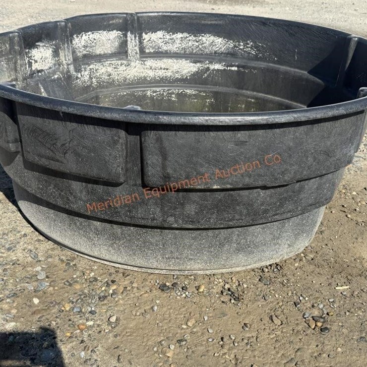Rubbermaid 300 Gallon Stock Tank