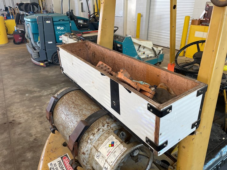 #1538-•-1977-toyota-2fg20-lp-forklift-image-11