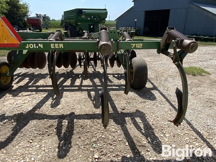 john-deere-712-pull-type-12'-disk-chisel-ripper-image-17