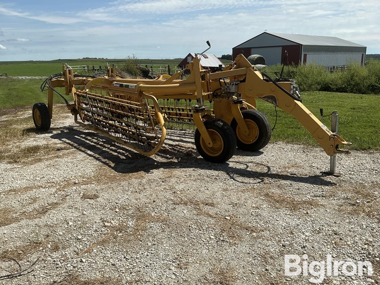 2009-vermeer-r2300-twin-basket-hay-rake-image-3