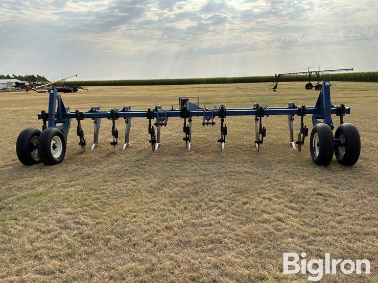 1997-blu-jet-3-pt-sub-tiller-9-shank-ripper-plow-w/anhydrous-tubes-image-2