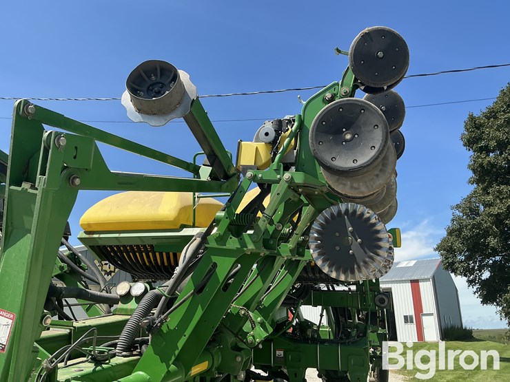 2003-john-deere-1790-ccs-12/23-planter-image-13