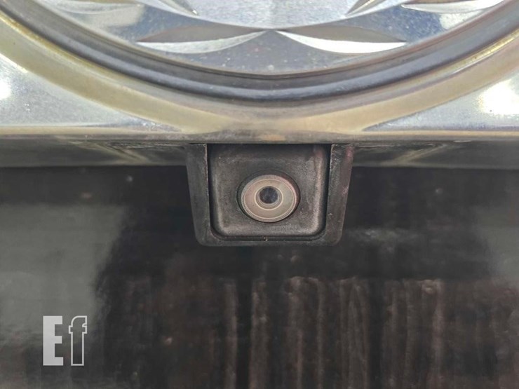 2013-cadillac-escalade-platinum-image-18